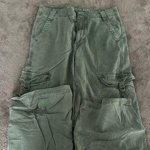 Like new American Eagle Super high rise Baggy Wide Leg Olive Cargo Pants